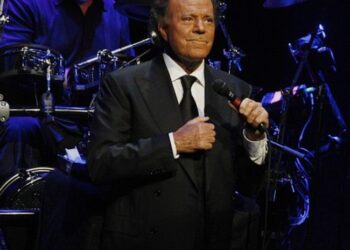 «Fiscalía en España analiza denuncias por abuso sexual en contra de Julio Iglesias»