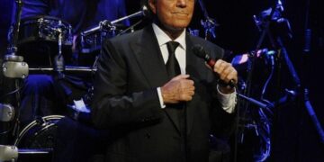 «Fiscalía en España analiza denuncias por abuso sexual en contra de Julio Iglesias»