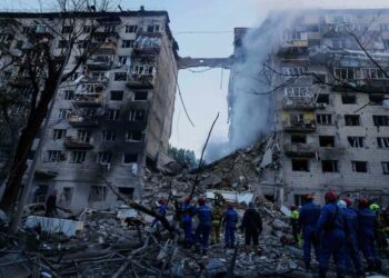 «Ataque ruso a infraestructura energética de Ucrania deja muertos y graves daños»