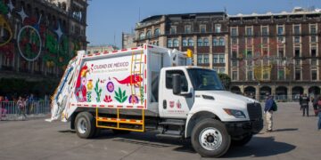 Clara Brugada refuerza la limpieza en la ciudad con nuevos camiones recolectores de basura