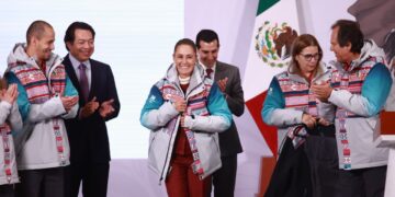 Claudia Sheinbaum encabeza abanderamiento de la delegación mexicana para los Juegos de Invierno