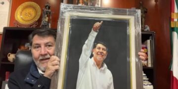 Develan el retrato oficial de Fernández Noroña en la histórica Casona de Xicoténcatl