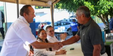 El alcalde Nivardo Mena celebra el Día del Policía con rifas y convivencia