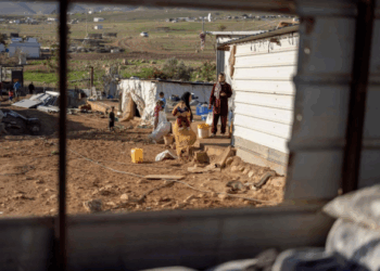 El dramático acoso de colonos israelíes obliga a familias palestinas a abandonar sus hogares