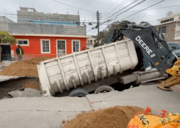 El grave problema de los socavones en Ciudad Madero tras hundimiento de camión de carga