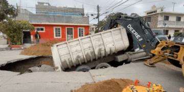 El grave problema de los socavones en Ciudad Madero tras hundimiento de camión de carga