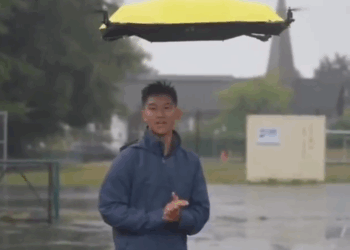 "El increíble invento del paraguas volador que sigue tus pasos"