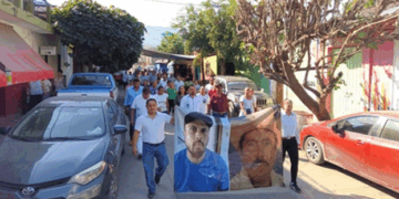 Exigen justicia por la desaparición del líder de Aquila y su abogado