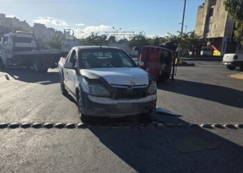 Fuerte accidente de tránsito en la Supermanzana 251 deja una unidad volcada
