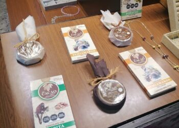 Impulsan el éxito de las carretas de artesanías en el Boulevard de Chetumal