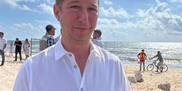 Reconoce Ana Paty Peralta esfuerzo de escolta de la Secundaria General No. 9