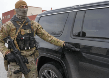 Kristi Noem refuerza el despliegue de seguridad en Minesota tras fuertes protestas