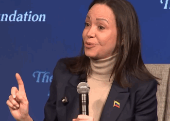 María Corina Machado cuestiona la legitimidad de Delcy Rodríguez