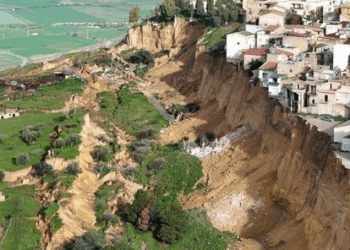 Más de 1,500 evacuados tras el desprendimiento de un acantilado en Sicilia italia