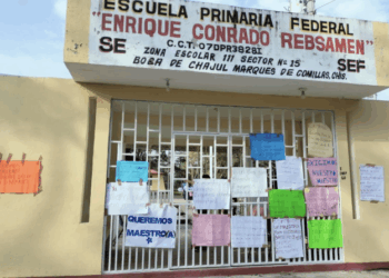 Padres de familia cierran escuela en la Selva Lacandona por falta de docentes
