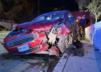 Trágico accidente vial en Monterrey deja a mujer de la tercera edad lesionada