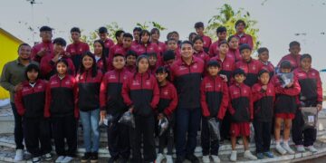 «DIF Playa del Carmen entrega uniformes a estudiantes del programa 10–17»