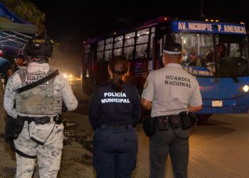 «Refuerzan seguridad en paraderos del transporte público en Cancún»