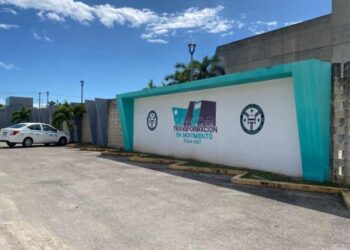 Suspenden labores en oficinas centrales tras irrupción de comando armado en sindicato de taxistas de Playa del Carmen