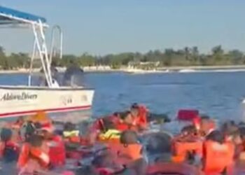 Lancha volcada en Cozumel deja 30 turistas rescatados en el sur de la isla