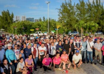 Conservación del Sistema Lagunar Nichupté avanza con limpieza en Malecón Tajamar