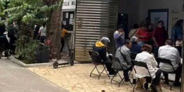 CURP Biométrica obliga a ciudadanos a pasar la noche afuera del Registro Civil en Cancún