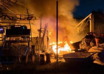 Incendio consume bazar hotelero en el Arco Vial de Cancún