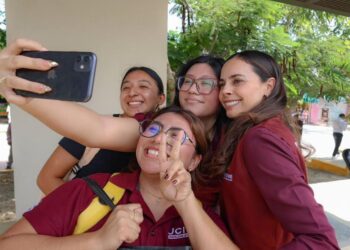 Paraderos inclusivos en Avenida Tulum mejoran la movilidad en Cancún