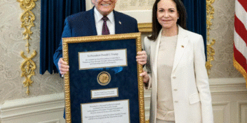 🏅 Por qué Trump recibió un premio vinculado a Venezuela y qué significa políticamente