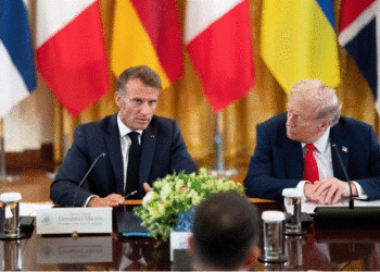 Trump amenaza con aranceles del 200 % al vino y champán francés para forzar a Macron a sumarse a su “Junta de Paz”