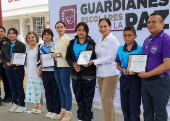 ESTUDIANTES SE CONVIERTEN EN GUARDIANES ESCOLARES POR LA PAZ EN CANCÚN: ANA PATY PERALTA