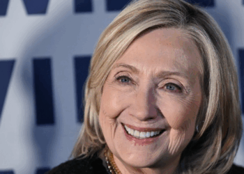 Caso Epstein: Hillary Clinton responde por presencia de Maxwell en boda