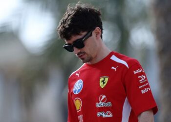 Checo Pérez enfrenta su primer incidente con Cadillac en la pretemporada de Fórmula 1