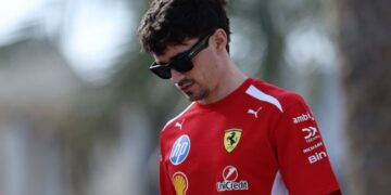 Checo Pérez enfrenta su primer incidente con Cadillac en la pretemporada de Fórmula 1