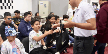 Autoridades de Quintana Roo entregan tableros de ajedrez para impulsar el talento local