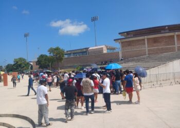 #VIDEO | Caos y desorden en la entrega de boletos para el concierto de la Banda MS en Cancún