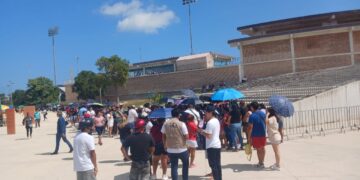 #VIDEO | Caos y desorden en la entrega de boletos para el concierto de la Banda MS en Cancún