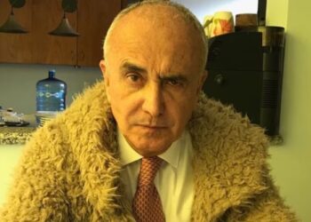 «Periodista Pedro Ferriz permanece fuera del país por presunta orden de aprehensión»