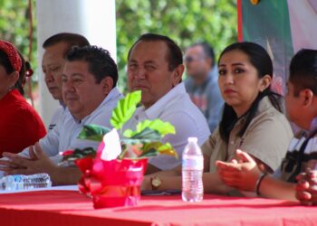 Celebran con orgullo el Día de la Bandera Nacional en Kantunilkín