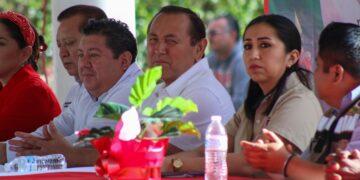 Celebran con orgullo el Día de la Bandera Nacional en Kantunilkín