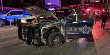 "Conductor provoca aparatosa colisión contra una patrulla en la avenida Huayacán"