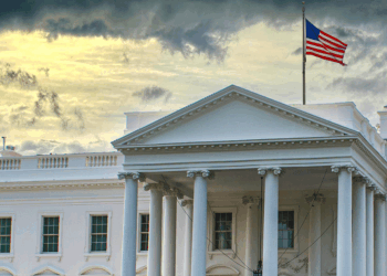 Críticas a la Casa Blanca tras el polémico cierre aéreo de El Paso