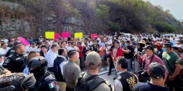 «Bloqueos en Acapulco son investigados por el gobierno federal, afirma Sheinbaum»