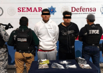 Detienen a dos sujetos por presunto narcomenudeo en Cancún; uno de ellos ya tenía sentencia