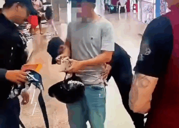 VIDEO | Detienen a personas por realizar la reventa de boletos para el concierto de la Banda MS en la Cancún Mall