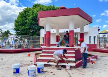 "El Ayuntamiento mejora el parque principal de Kantunilkín para el Carnaval 2026"