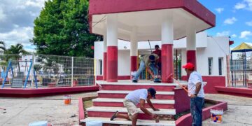 "El Ayuntamiento mejora el parque principal de Kantunilkín para el Carnaval 2026"