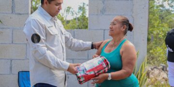 El DIF lleva bienestar y apoyo a La Flecha con entrega directa de insumos