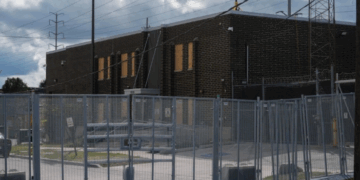 El congresista Raskin denuncia las vergonzosas condiciones de reclusión de migrantes en Baltimore