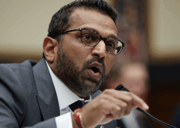 El director del FBI reafirma su postura oficial sobre el suicidio de Jeffrey Epstein